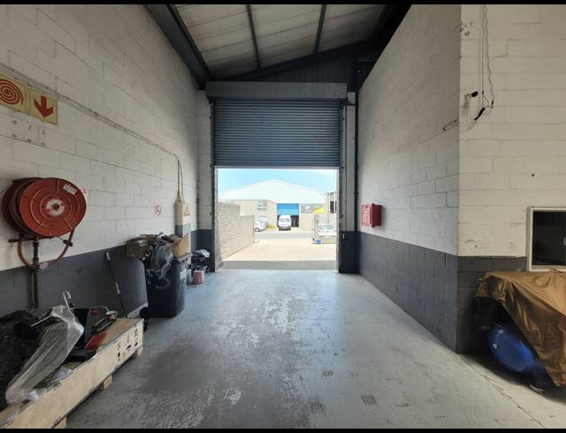 420M² WAREHOUSE TO LET IN STIKLAND INDUSTRIAL